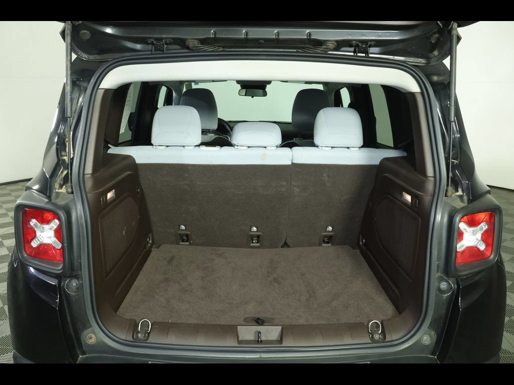 Used 2015 Jeep Renegade Latitude w/ Cold Weather Group FWD image 14