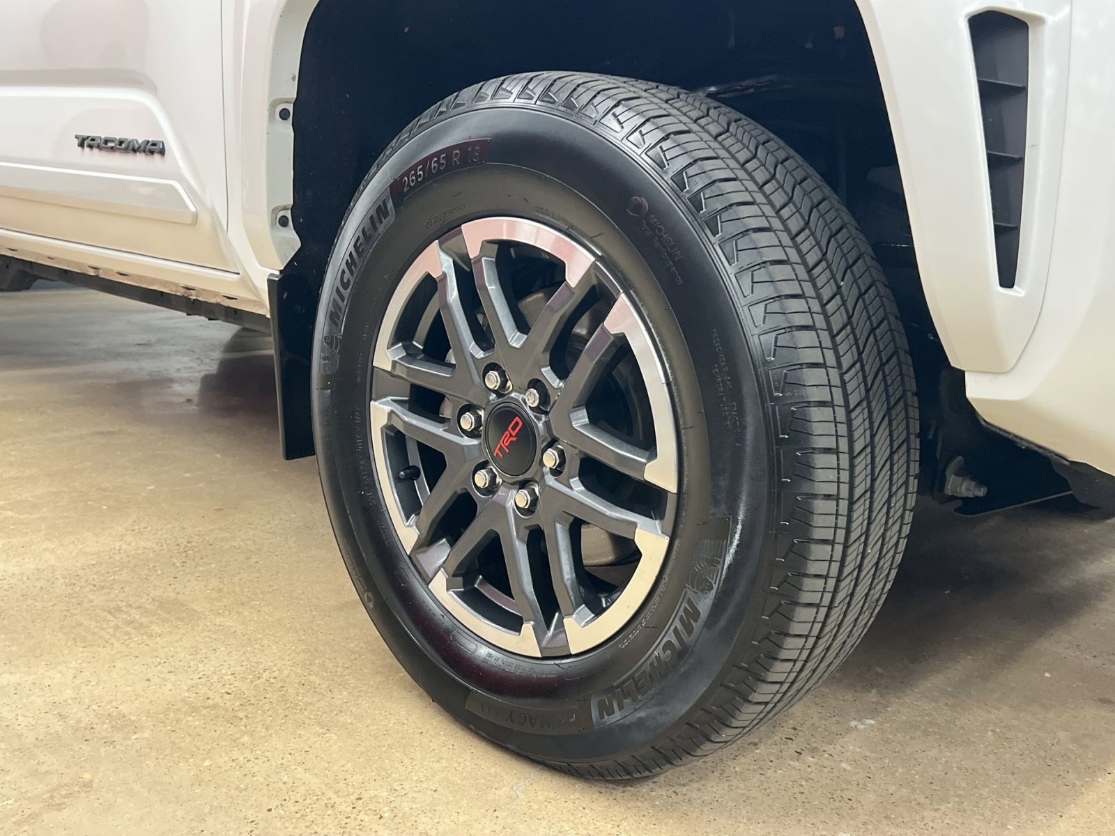 Used 2024 Toyota Tacoma TRD Sport w/ TRD Sport Upgrade Package image 7