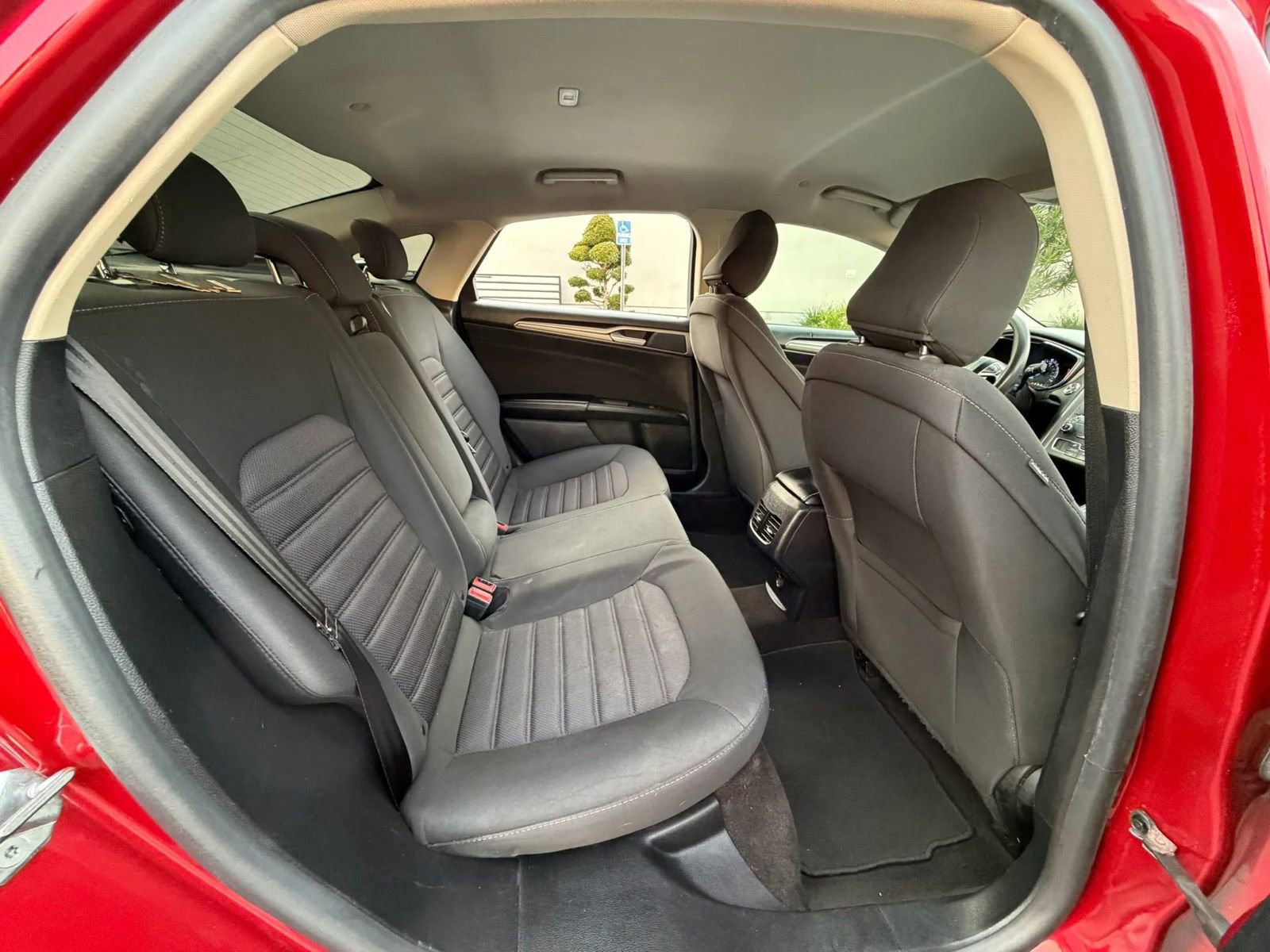 Used 2020 Ford Fusion SE image 13