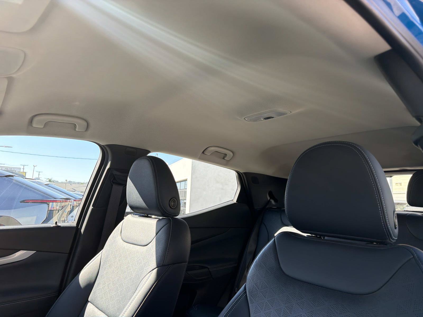 Used 2023 Chevrolet Bolt EUV Premier FWD image 16