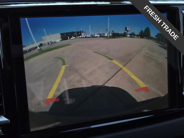 Used 2023 Chrysler Pacifica Touring-L FWD image 22