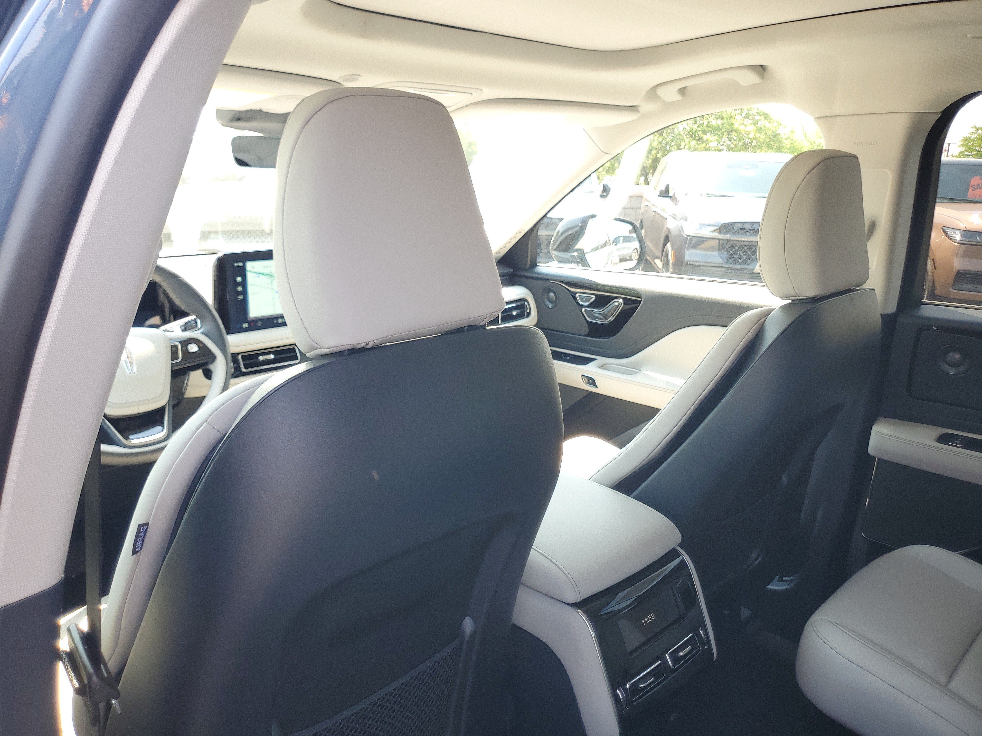New 2026 Lincoln Aviator AWD image 24