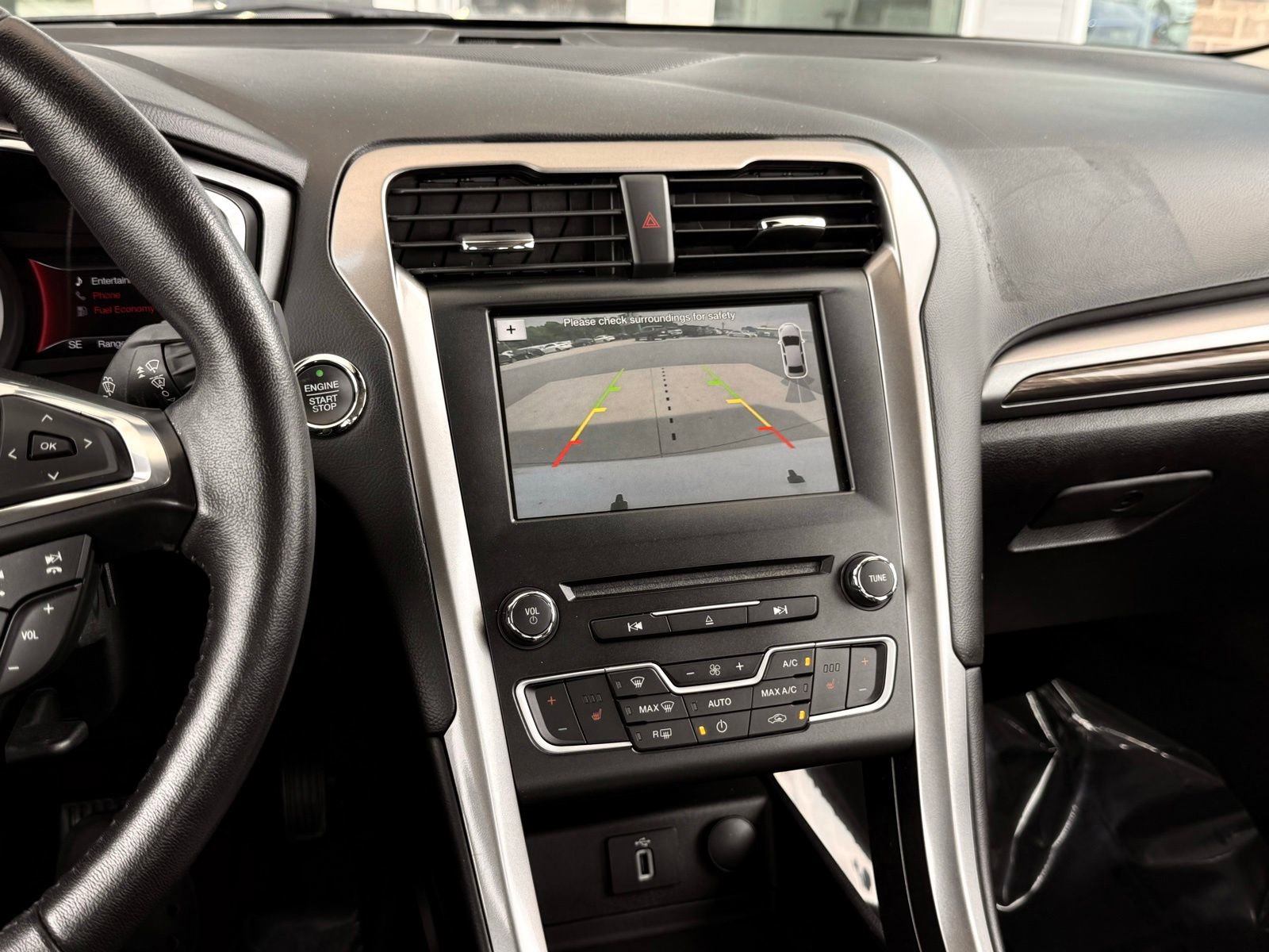 Used 2018 Ford Fusion SE w/ Equipment Group 602A FWD image 32