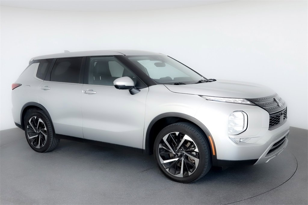 Used 2024 Mitsubishi Outlander SE