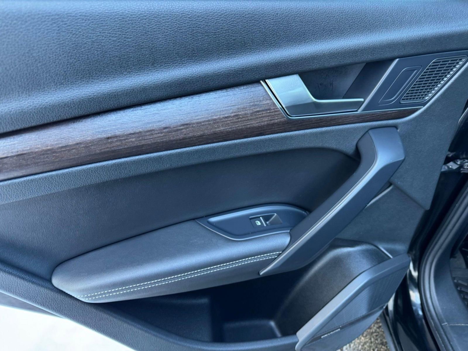 Used 2022 Audi Q5 2.0T Premium Plus w/ Premium Plus Package image 16