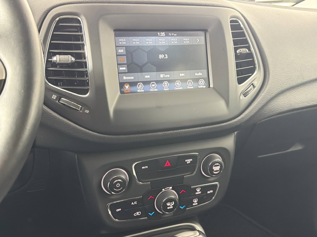 Used 2018 Jeep Compass Latitude w/ Popular Equipment Group AWD/4WD image 30
