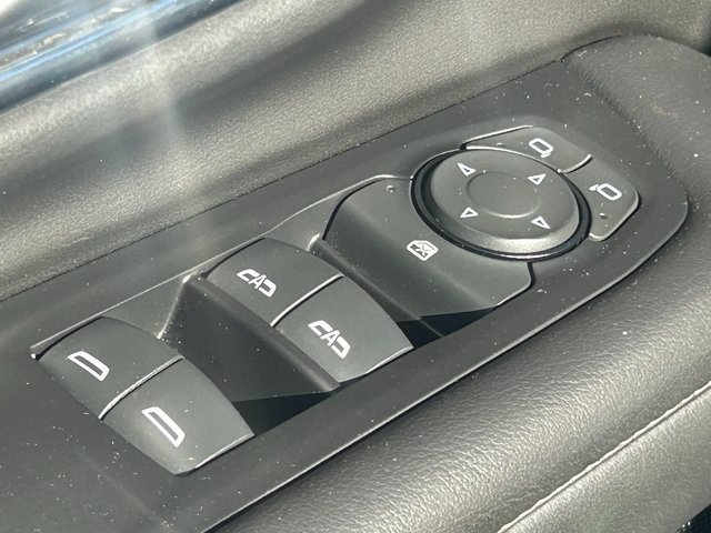 Used 2022 Chevrolet Suburban 4WD image 25