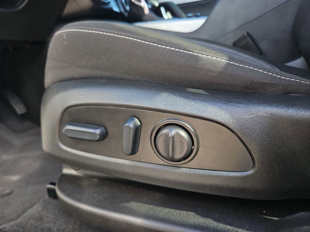 Used 2025 Chevrolet Blazer LT image 14