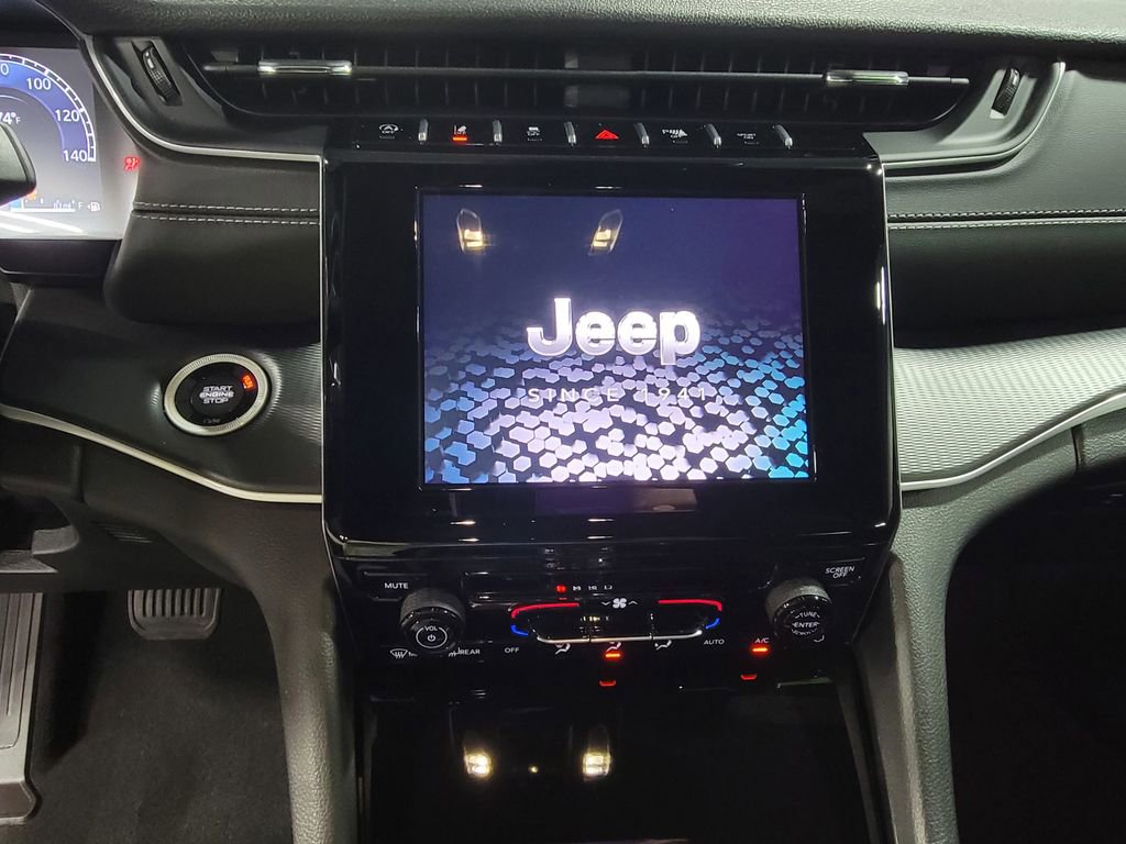 Used 2025 Jeep Grand Cherokee Laredo w/ Trailer Tow Package image 15