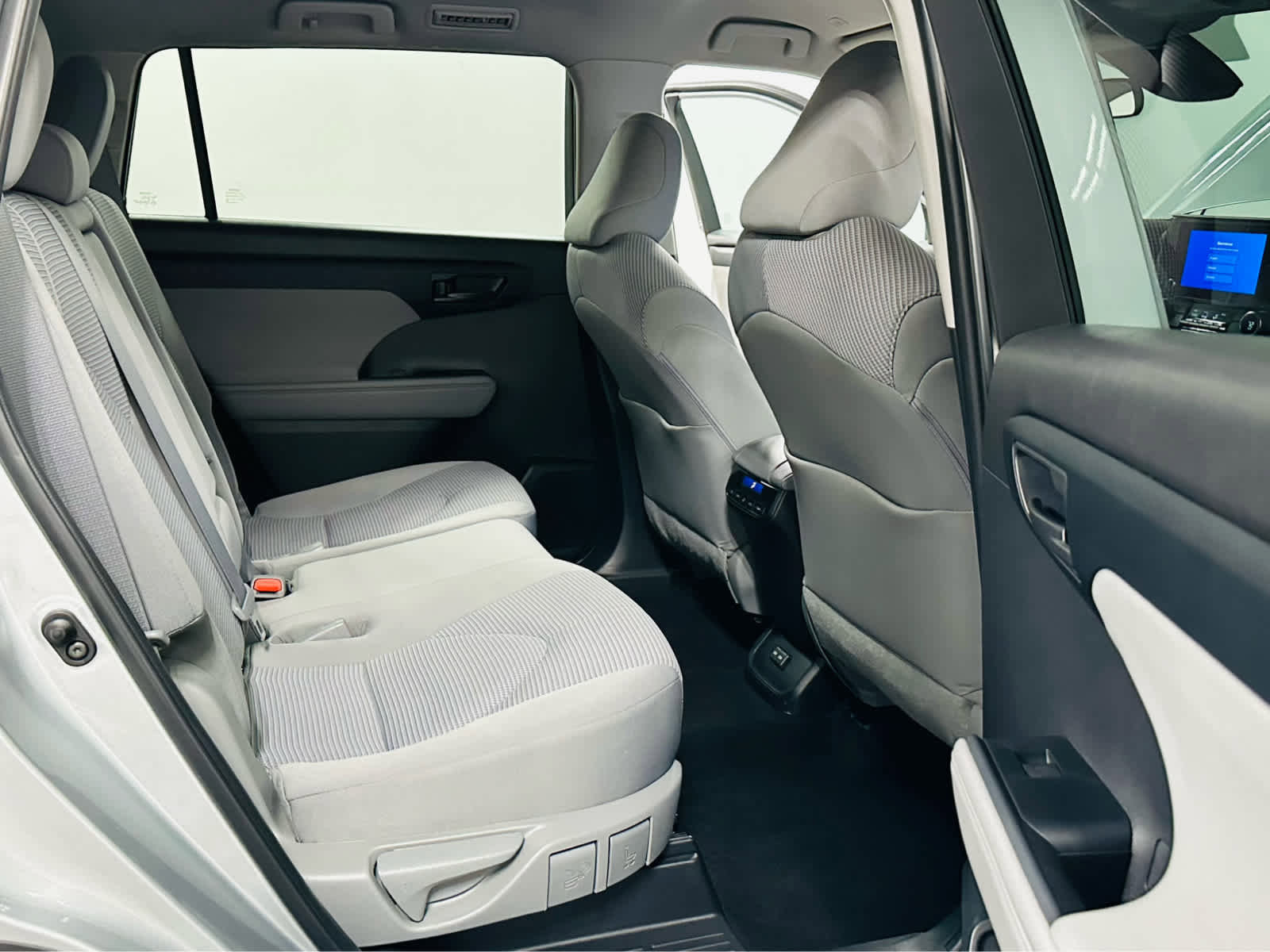 Certified 2023 Toyota Highlander LE image 22