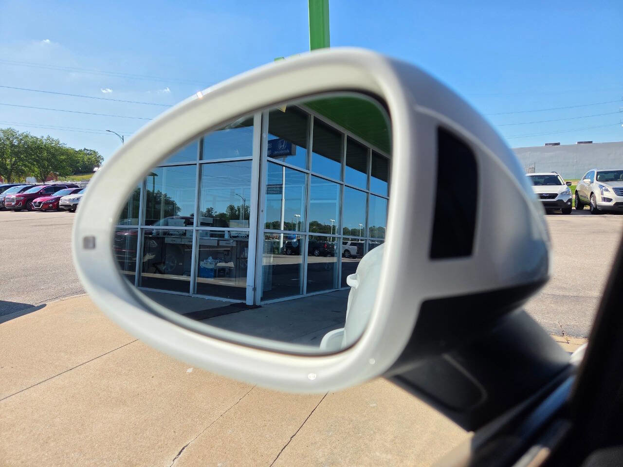 Used 2017 Porsche Macan Base AWD 4dr SUV image 26