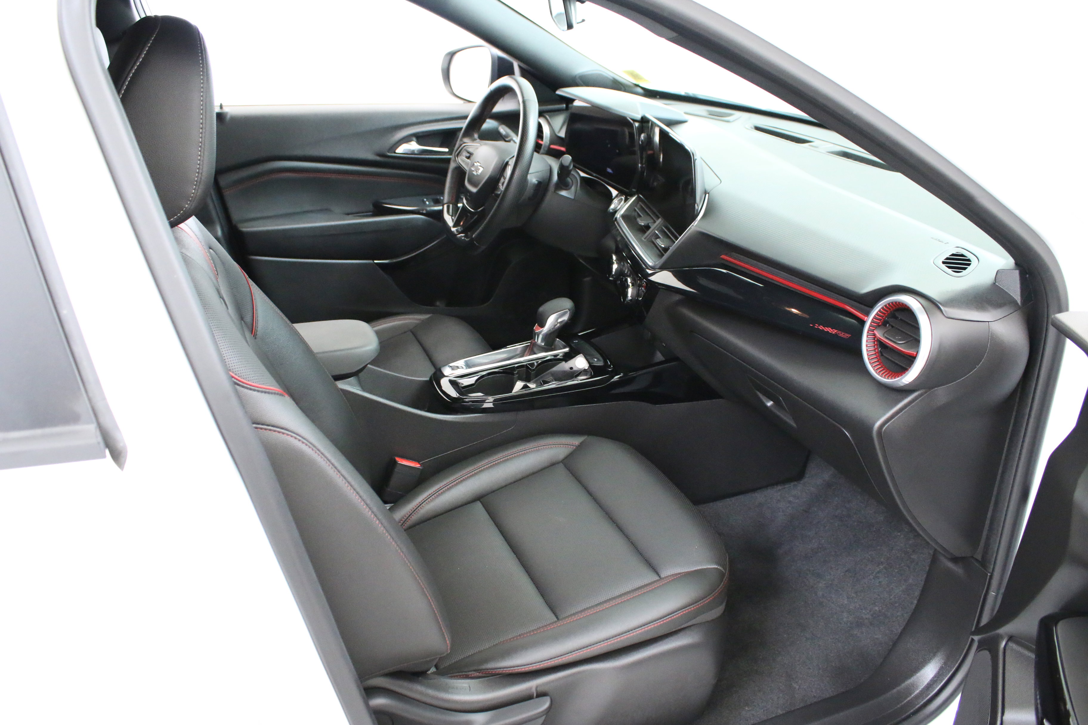 Used 2024 Chevrolet Trax RS w/ Driver Confidence Package image 29