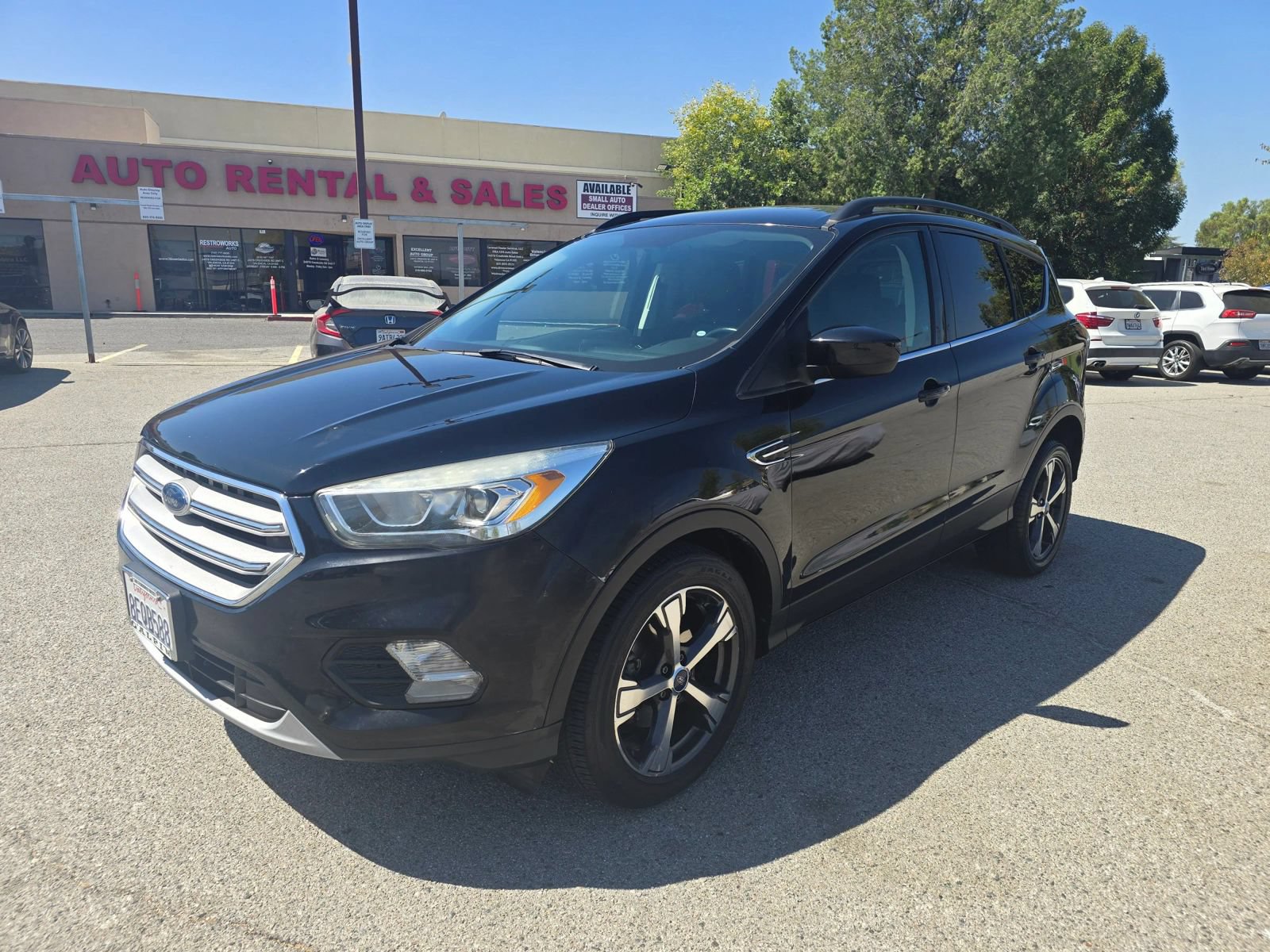 Used 2018 Ford Escape SEL FWD image 1