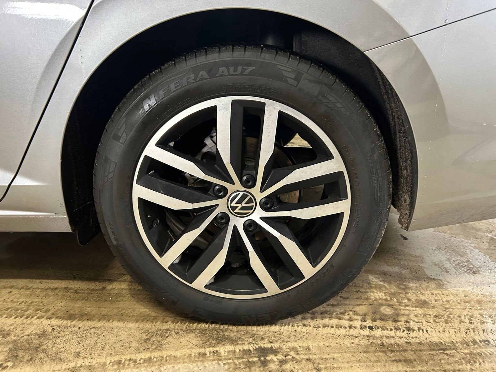 Used 2025 Volkswagen Jetta SE image 30