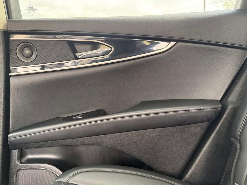 Used 2022 Lincoln Nautilus Reserve image 15