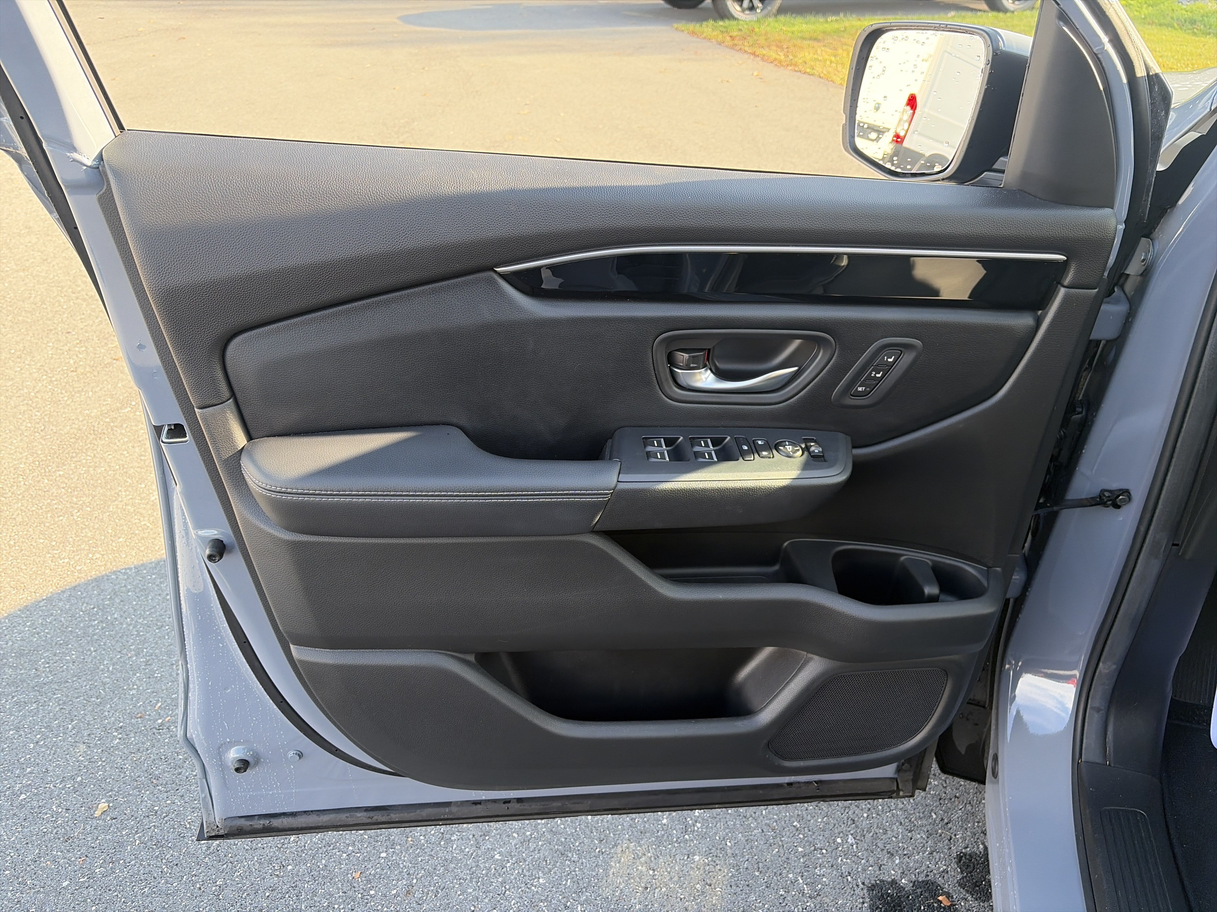 Used 2025 Honda Pilot Touring image 11