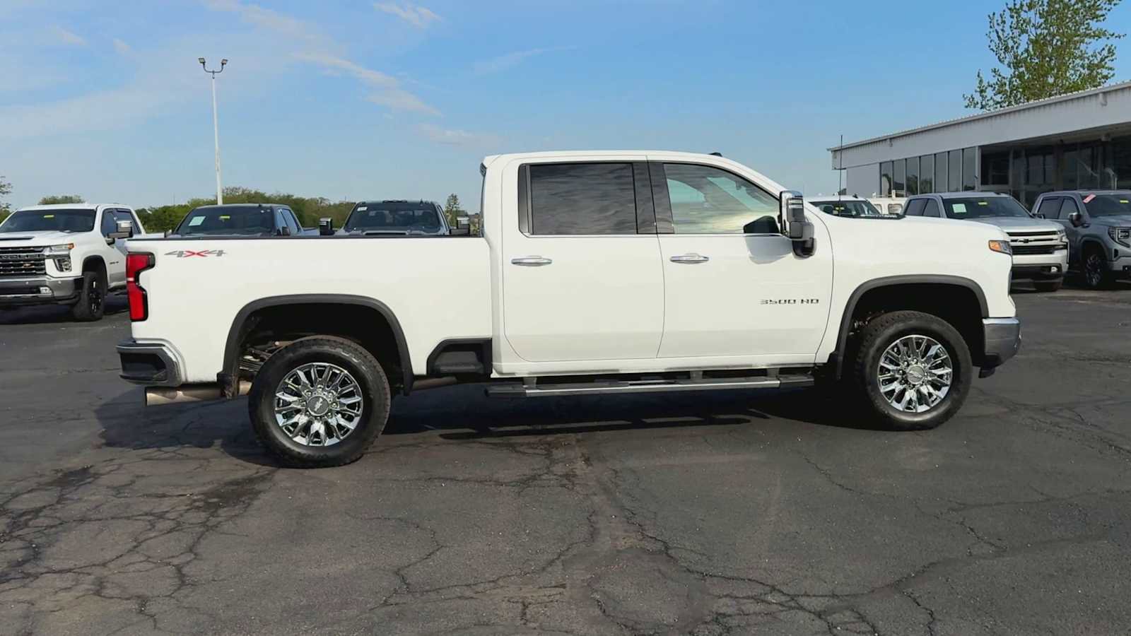Used 2025 Chevrolet Silverado 3500 LTZ w/ LTZ Convenience Package AWD/4WD image 9