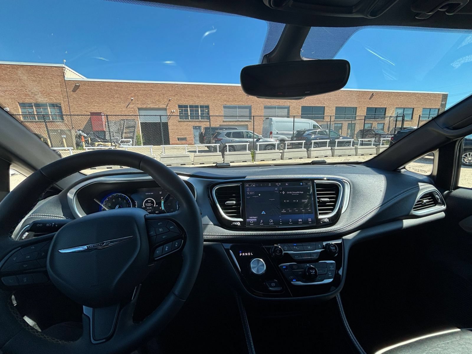 Used 2025 Chrysler Pacifica Limited FWD image 38