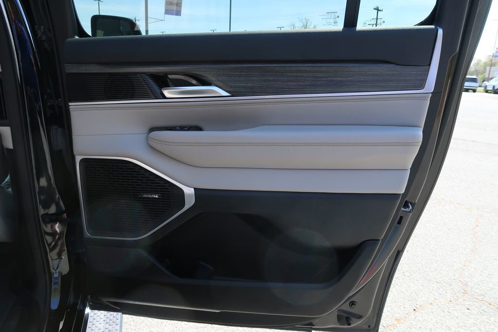 Used 2024 Jeep Wagoneer L Series II image 34