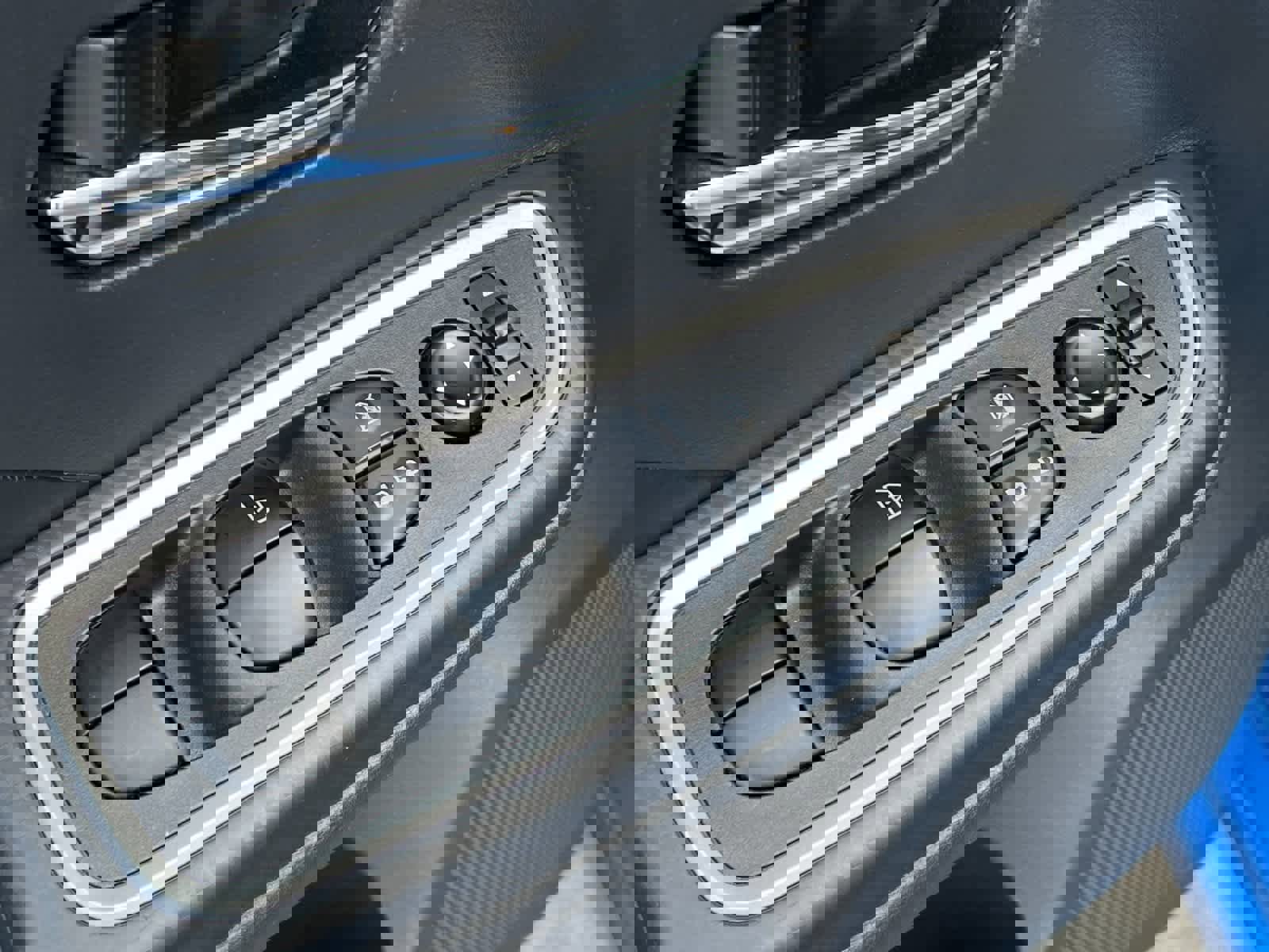 Used 2024 Nissan Versa SR image 14