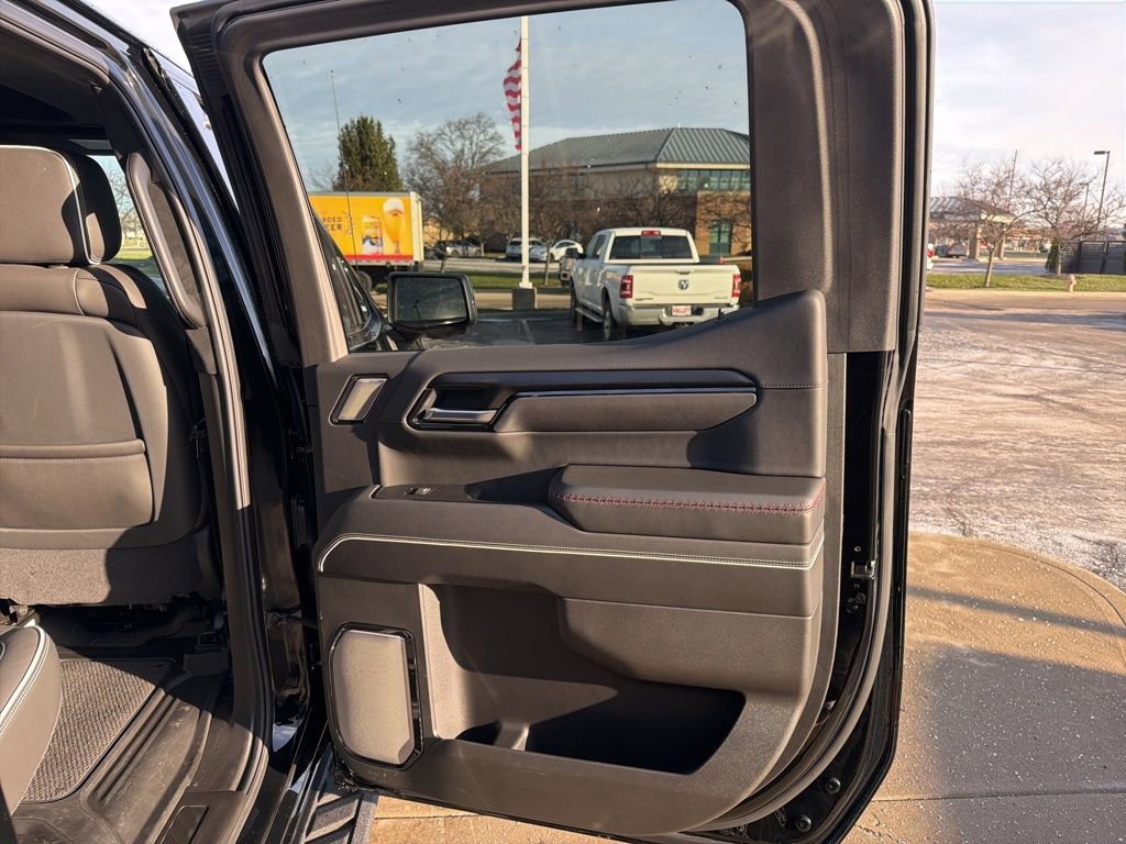 Used 2025 GMC Sierra 1500 AT4X image 35