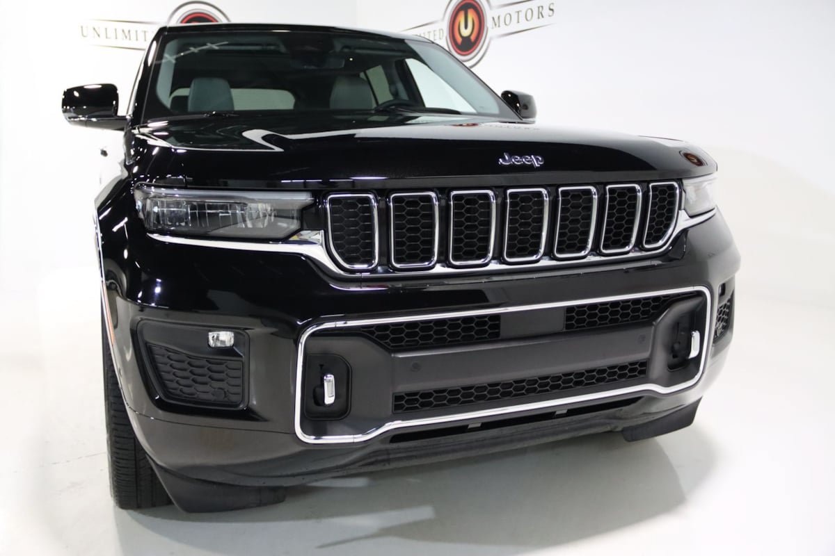 Used 2023 Jeep Grand Cherokee Overland AWD/4WD image 28