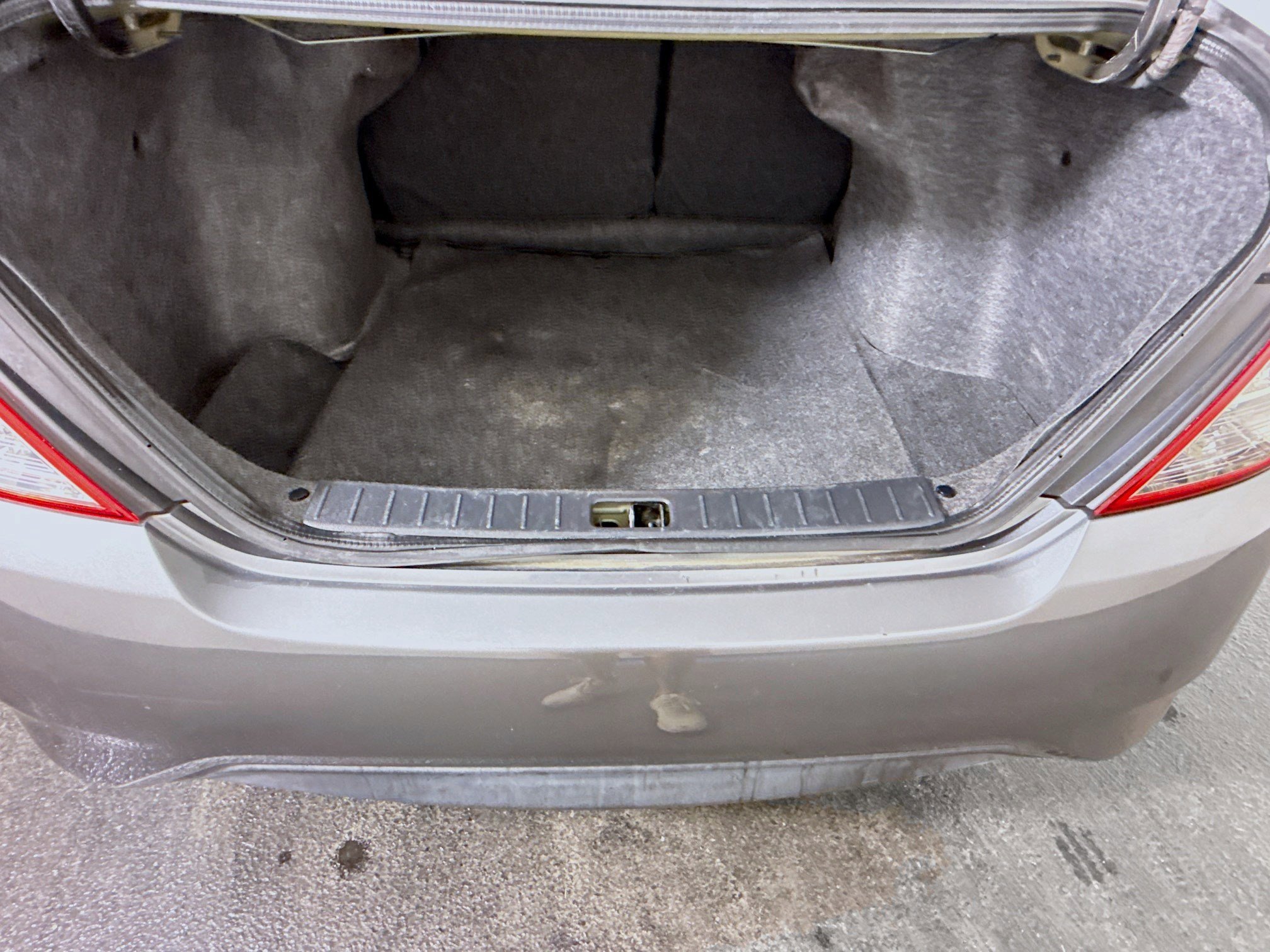 Used 2019 Nissan Versa SV FWD image 34