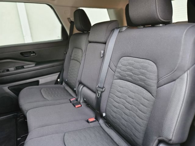 Used 2025 Nissan Pathfinder SV FWD image 29