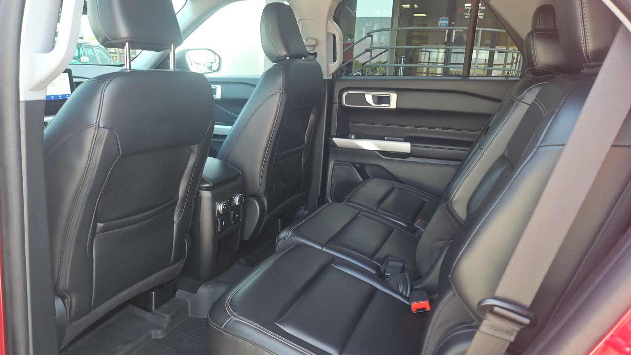 Used 2021 Ford Explorer XLT w/ Equipment Group 202A RWD image 13
