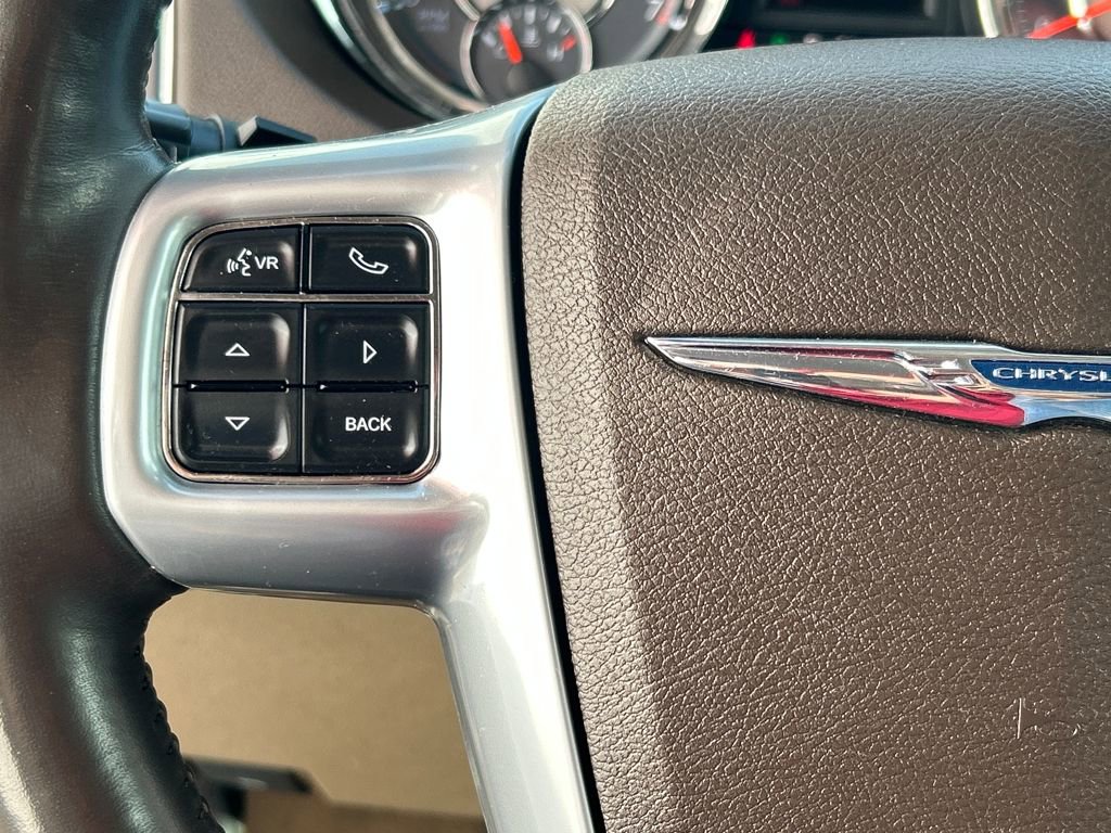 Used 2013 Chrysler Town & Country Limited image 21