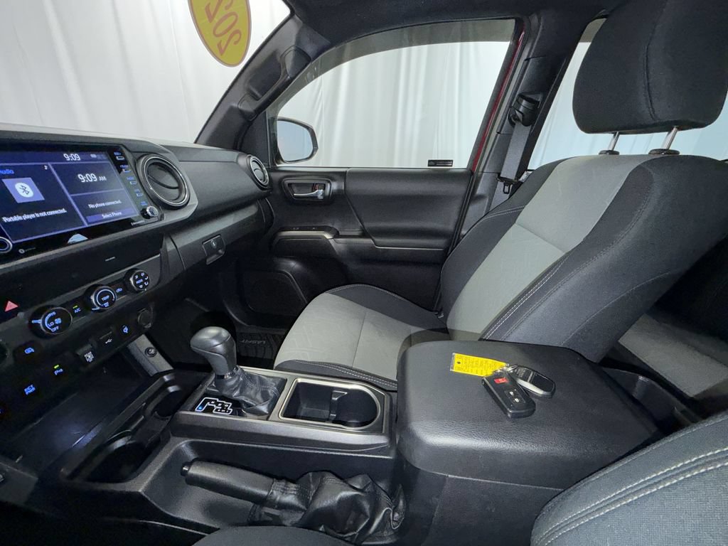 Used 2020 Toyota Tacoma TRD Off-Road w/ Technology Package AWD/4WD image 23
