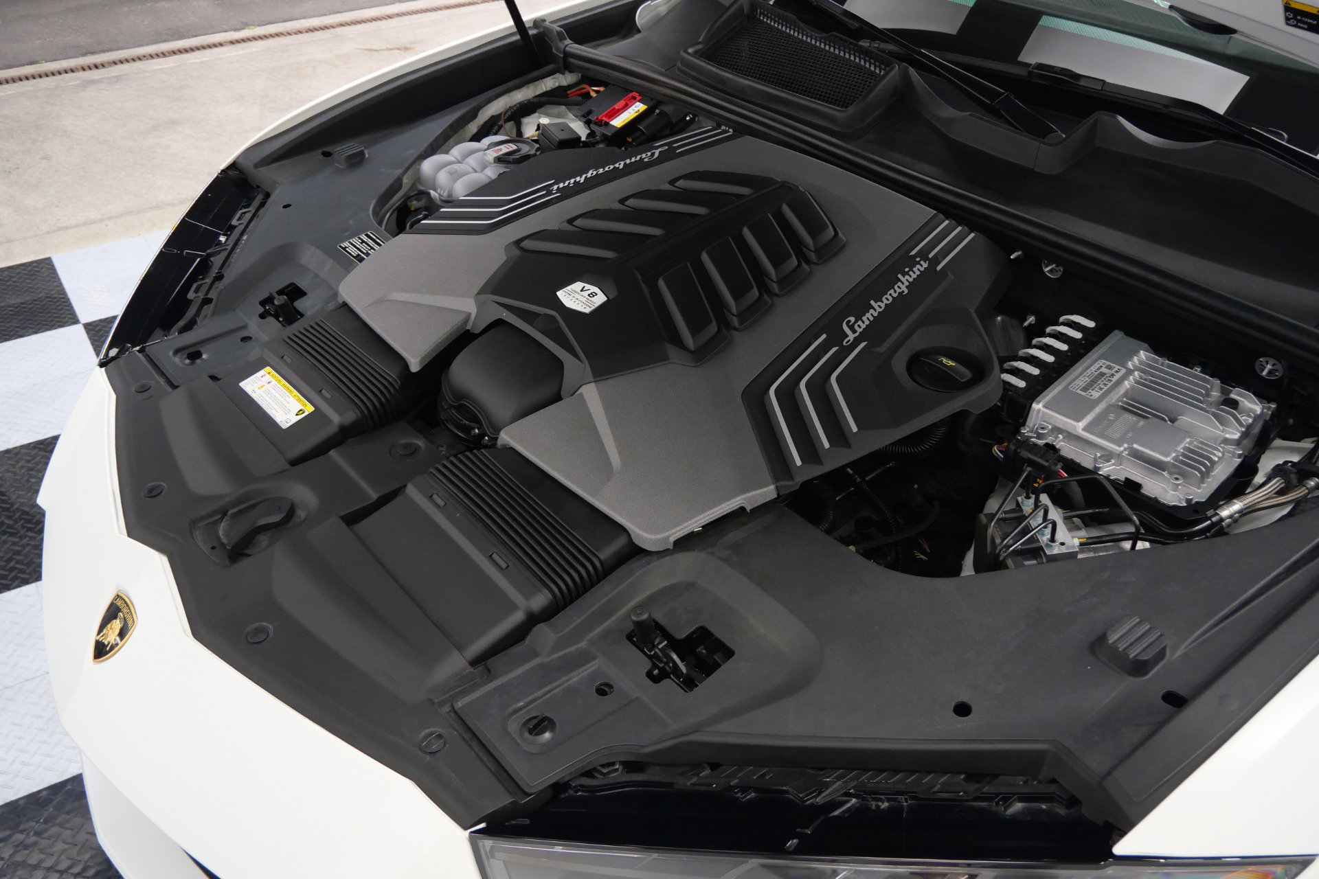 Used 2021 Lamborghini Urus AWD/4WD image 57