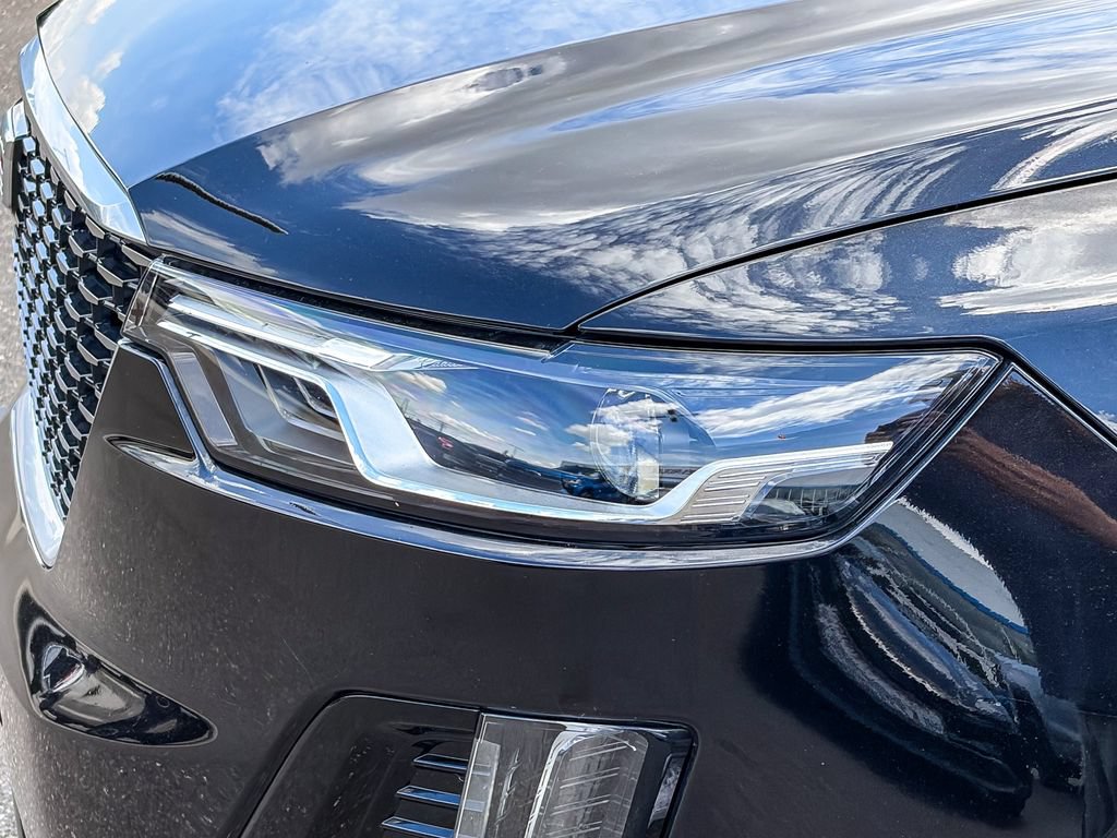 Certified 2025 Cadillac XT6 Luxury FWD image 2