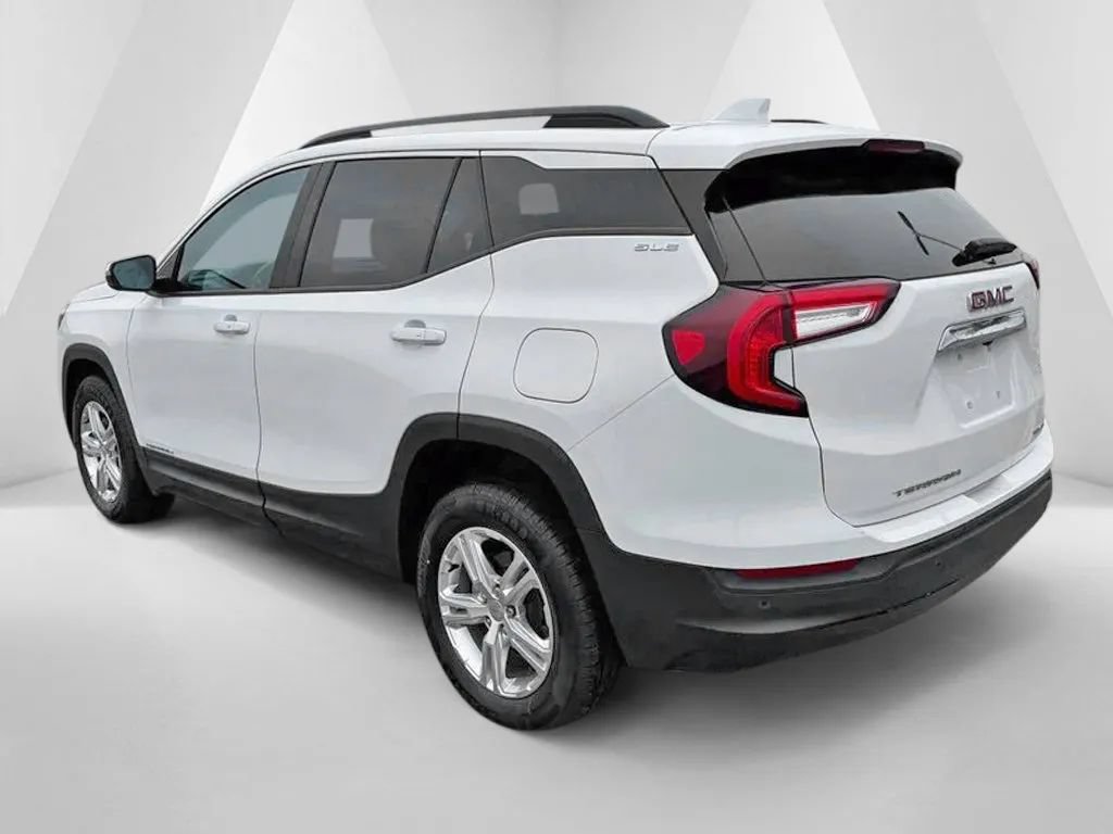 Used 2022 GMC Terrain SLE w/ Driver Convenience Package AWD/4WD image 5