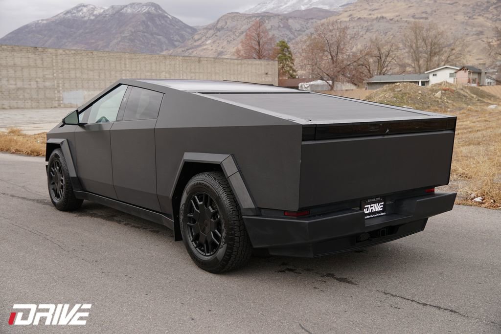 Used 2024 Tesla Cybertruck AWD Crew Cab image 8