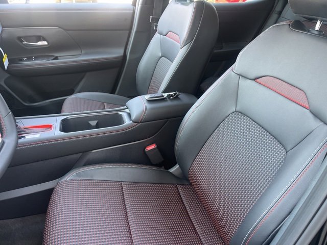 New 2026 Nissan Kicks SR image 8