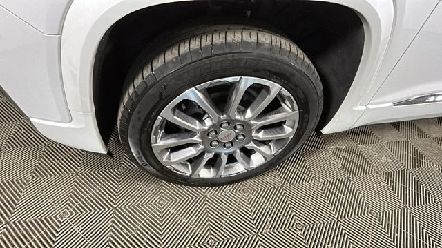 Used 2023 GMC Acadia Denali w/ Denali Ultimate Package AWD/4WD image 9