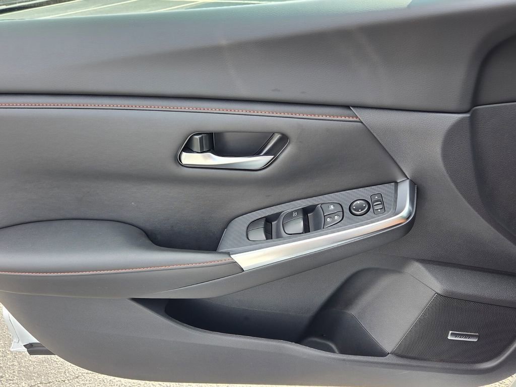 Used 2025 Nissan Sentra SR w/ SR Premium Package image 30