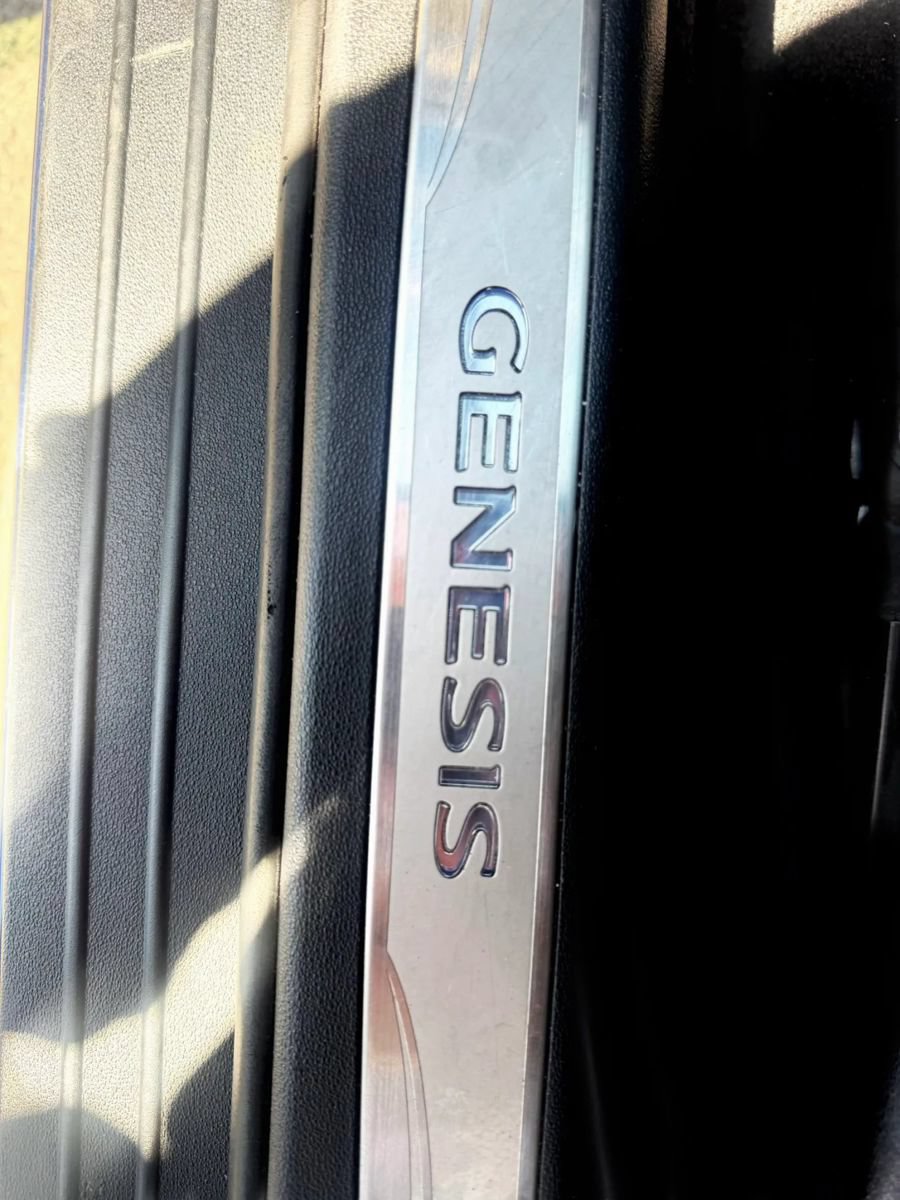 Used 2015 Hyundai Genesis 3.8 RWD image 13