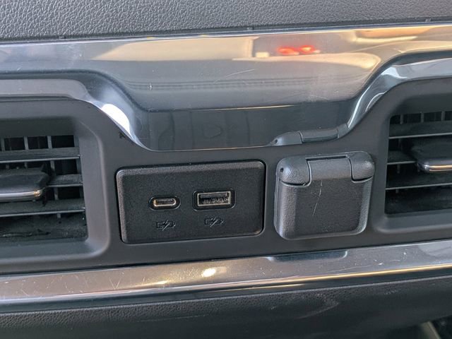 Used 2022 Chevrolet Silverado 1500 High Country w/ Technology Package image 14