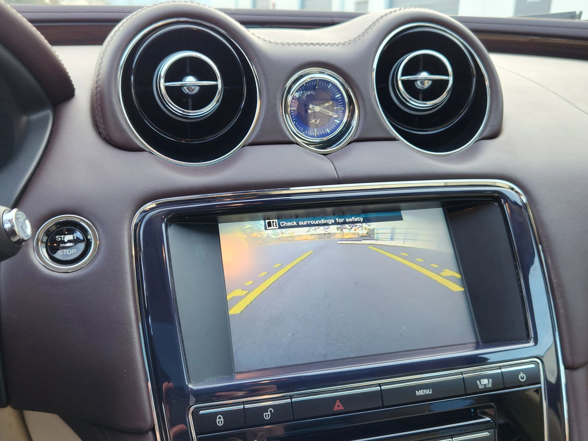 Used 2011 Jaguar XJ L Supersport RWD image 17