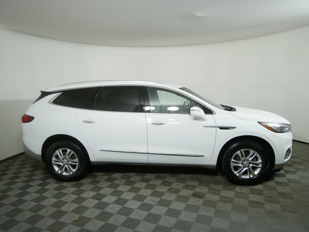 Used 2021 Buick Enclave Essence image 2