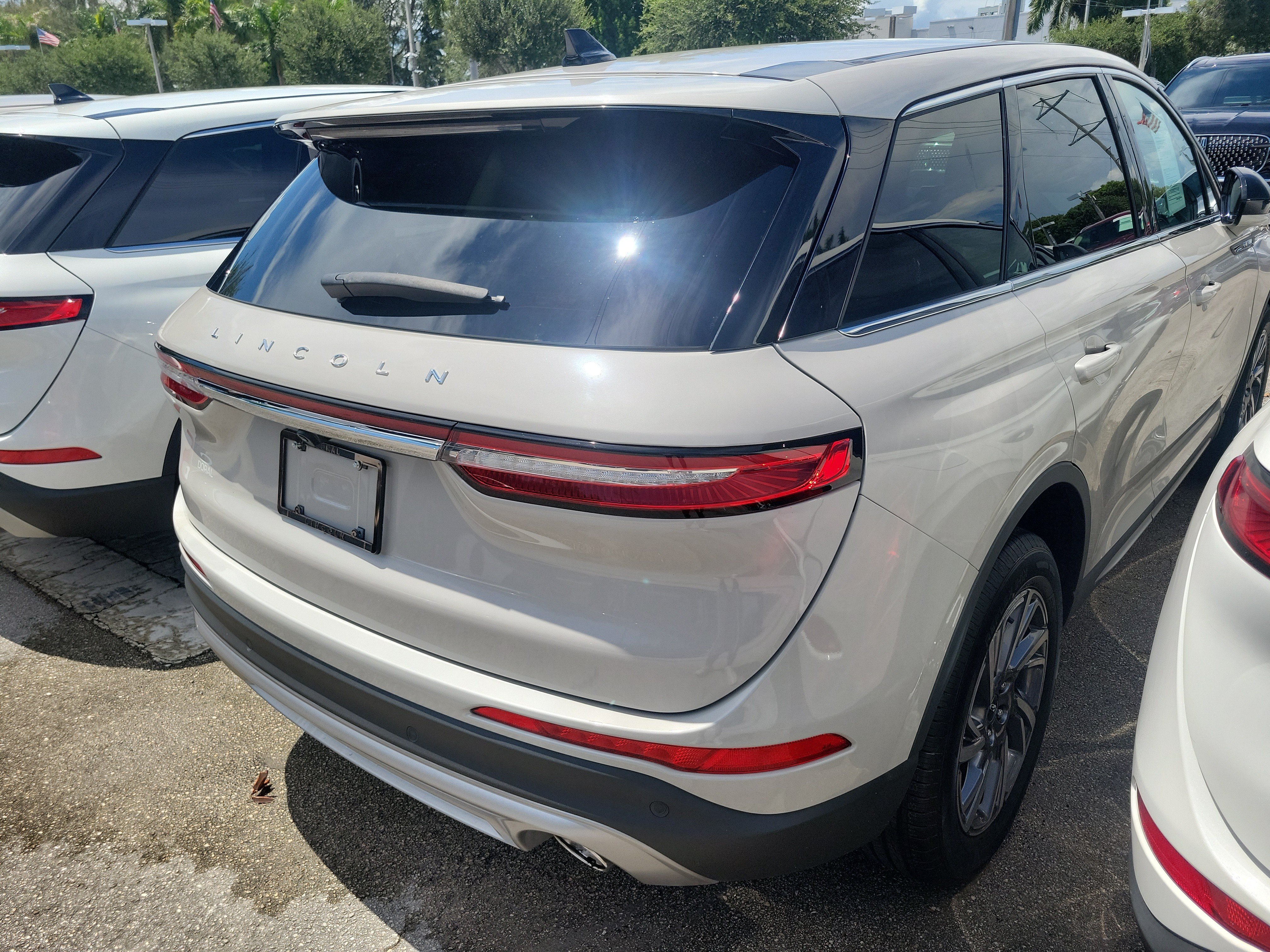 Certified 2022 Lincoln Corsair Reserve w/ Elements Package FWD image 4