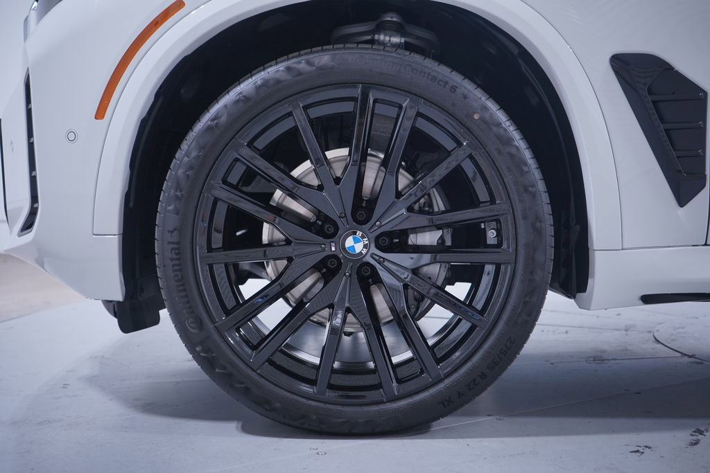 Used 2026 BMW X5 xDrive40i w/ M Sport Package AWD/4WD image 2