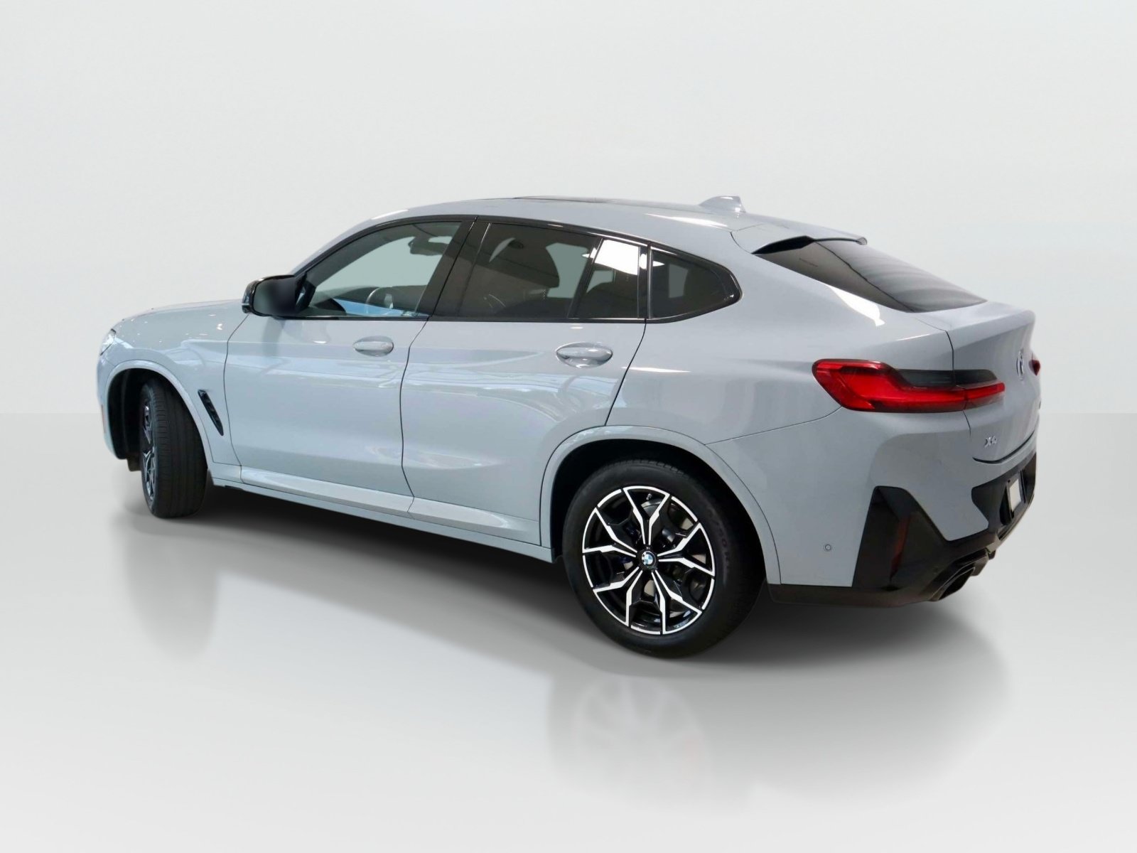 Used 2024 BMW X4 M40i AWD/4WD image 3