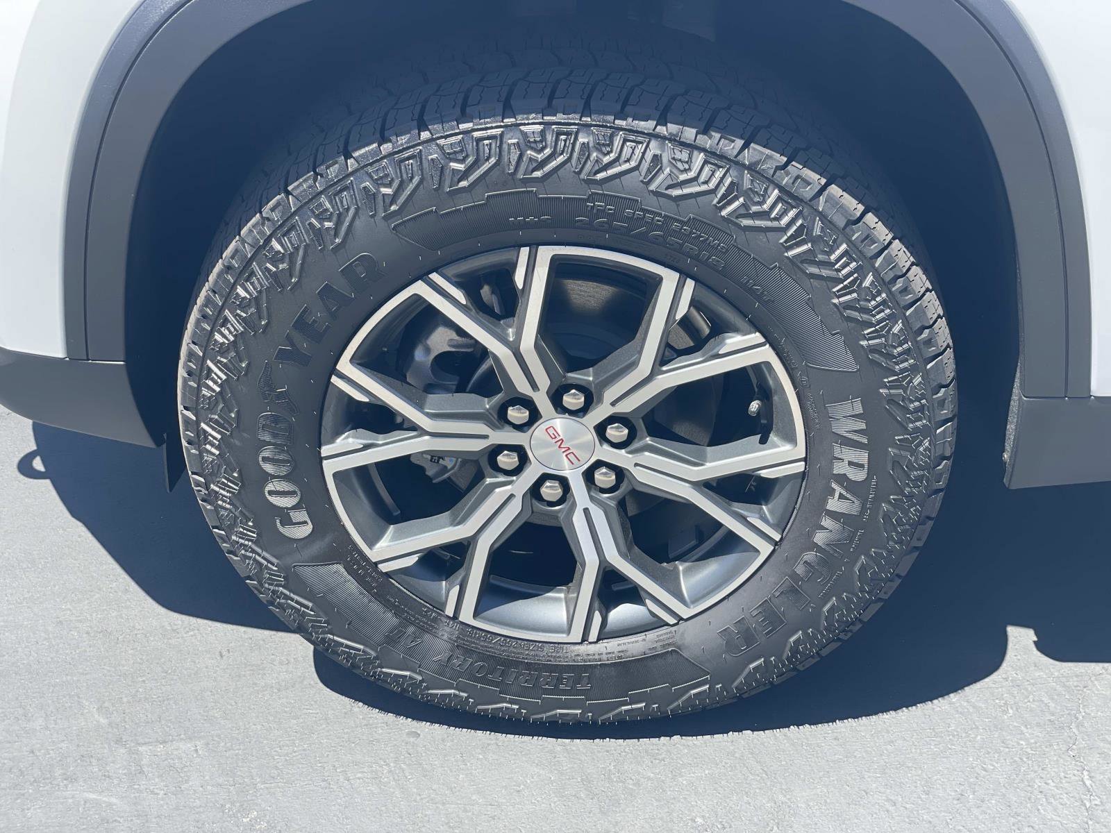 New 2026 GMC Acadia AT4 w/ Luxury Package AWD/4WD image 30