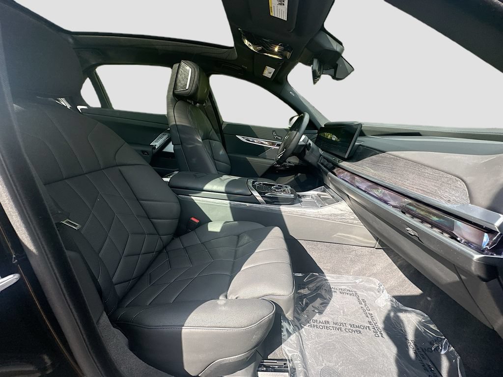 Used 2025 BMW i7 xDrive60 AWD/4WD image 31
