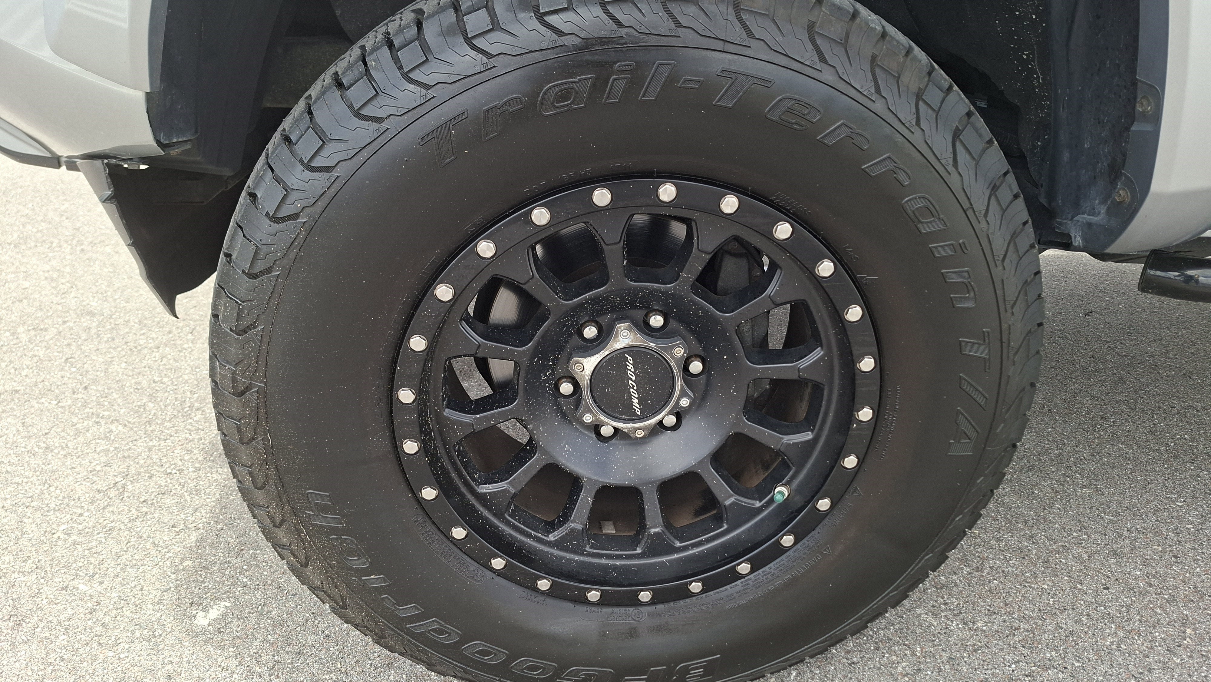 Used 2016 Toyota Tacoma SR5 w/ SR5 Appearance Package (SN) image 24