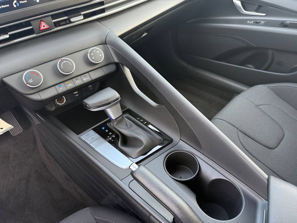 New 2026 Hyundai Elantra SE FWD image 21