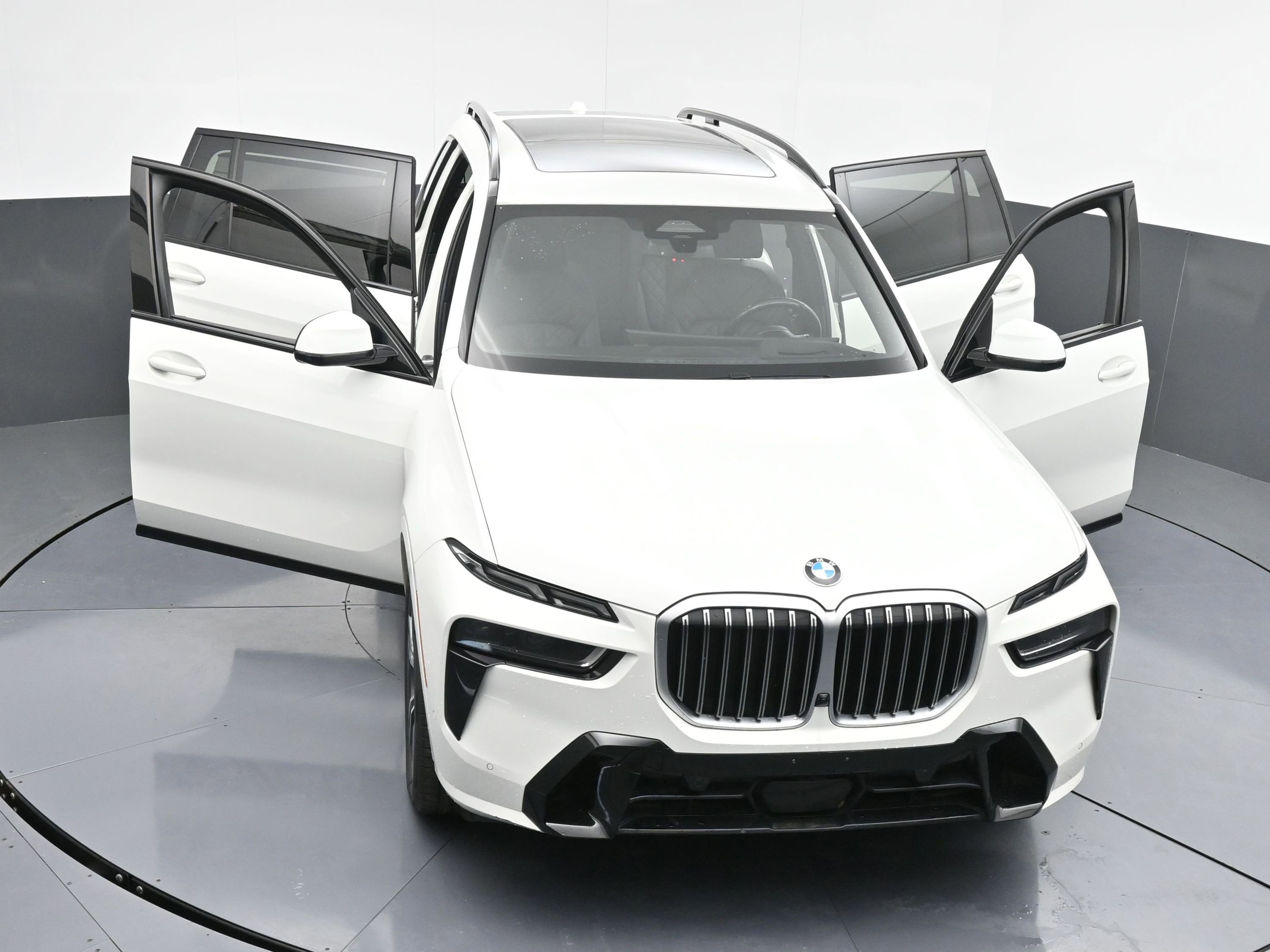 Used 2024 BMW X7 xDrive40i w/ M Sport Package image 43